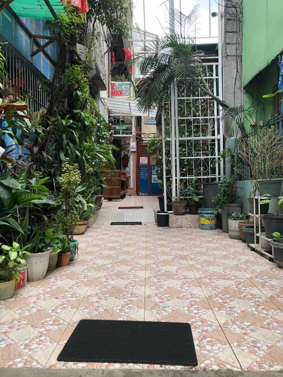 THE MANSION - BACKPACKERS NEAR AIRPORT BUDGET BIG HOUSE - 12 Pax Manila Ngoại thất bức ảnh
